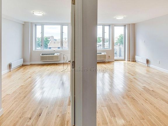 3rd image of 2625 28th St APT 2A