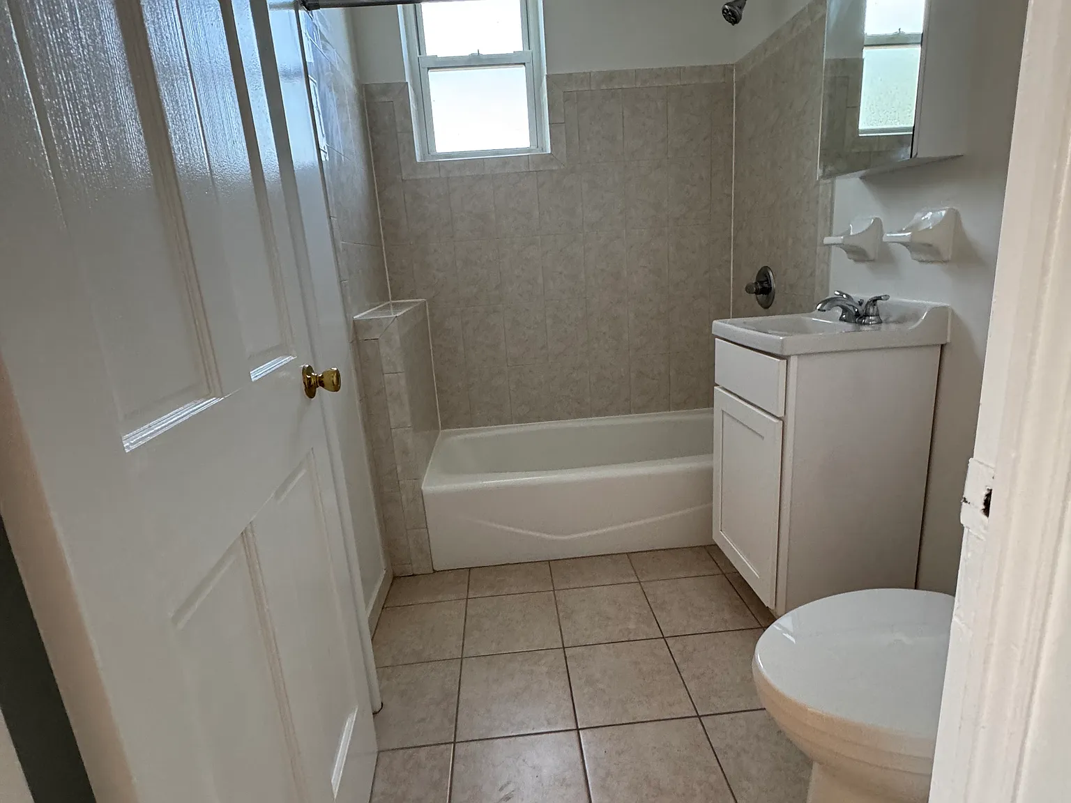 110 Waring Place — Photo 3