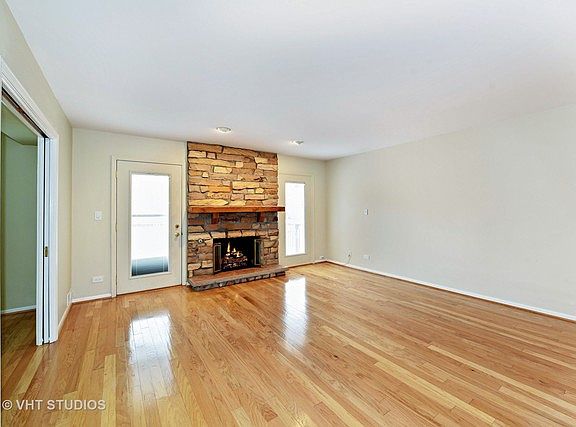 3rd image of 957 White Birch Ln