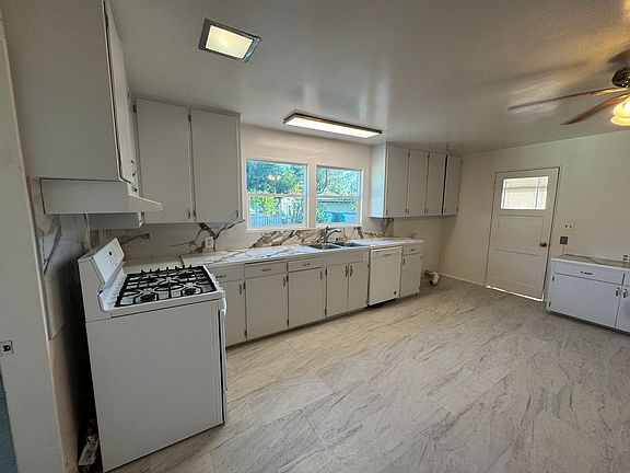 5th image of 340 Kaer Ave