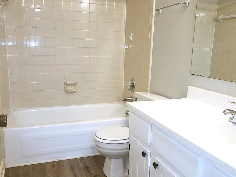 2141 Selwyn Ave #202 — Photo 6