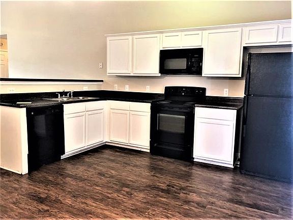 3rd image of 136 Buttermere Dr