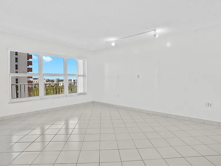 3000 E Sunrise Blvd #12E — Photo 14