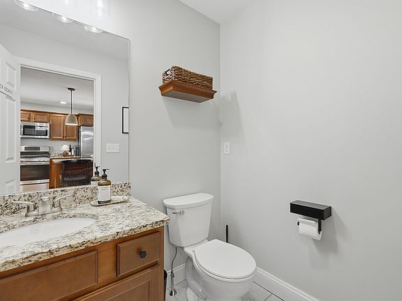 4th image of 1190 Bedford St #G3