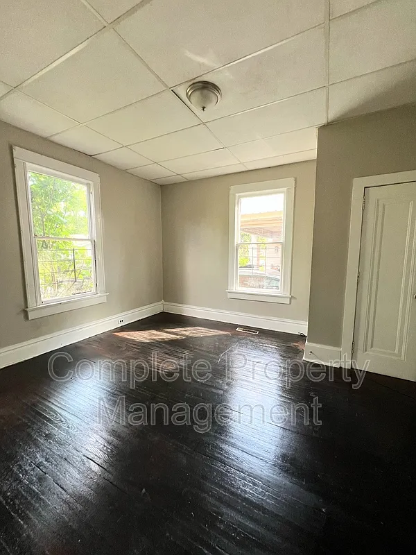 3 bed, 1.0 bath, 1299 sqft, $1,000 — Photo 4