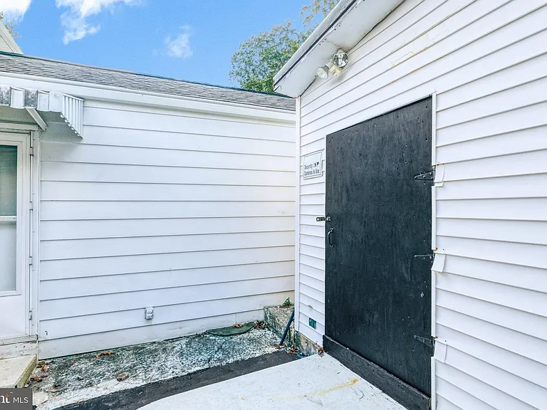 3120 Chepstow Ln — Photo 30