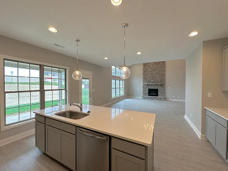 9538 Snowy Cliff Ln — Photo 4