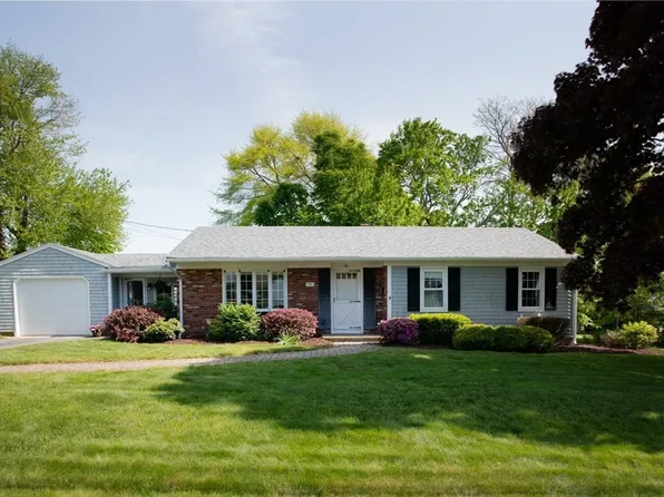 90 Connecticut Ave, Somerset, MA 02726