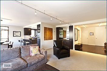 5th image of 190 E 72nd St APT 7A