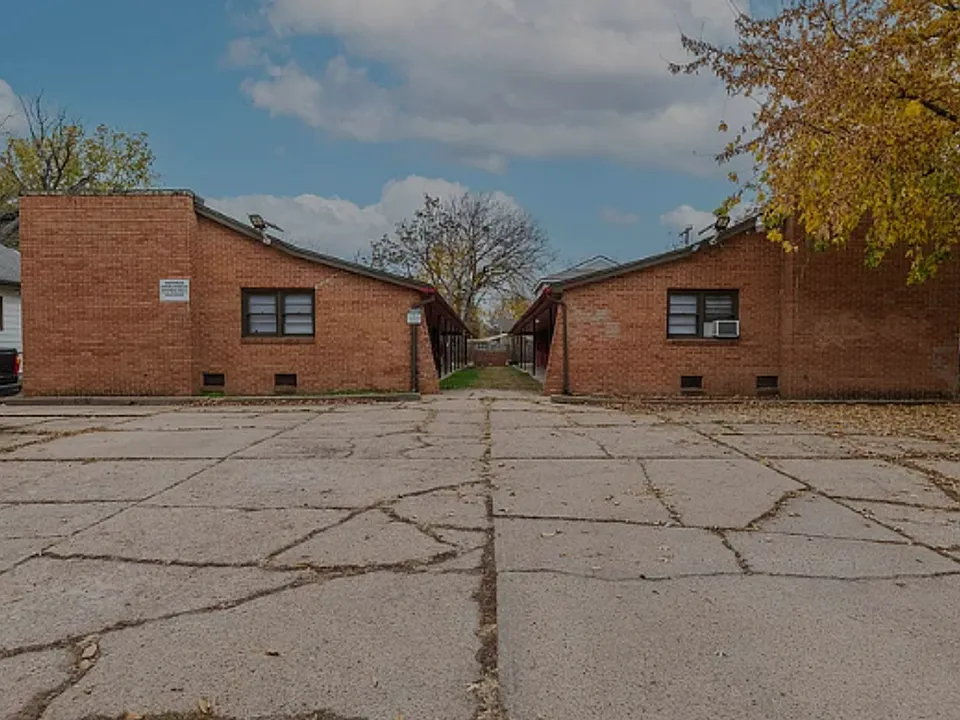 1031 S Emporia Ave