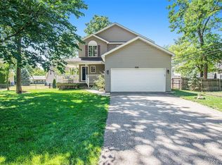1026 Mohegan Ln, Waterford, MI 48328