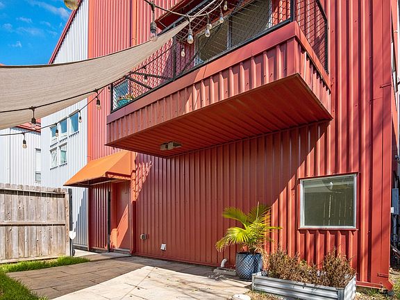 2nd image of 2936 Commerce St