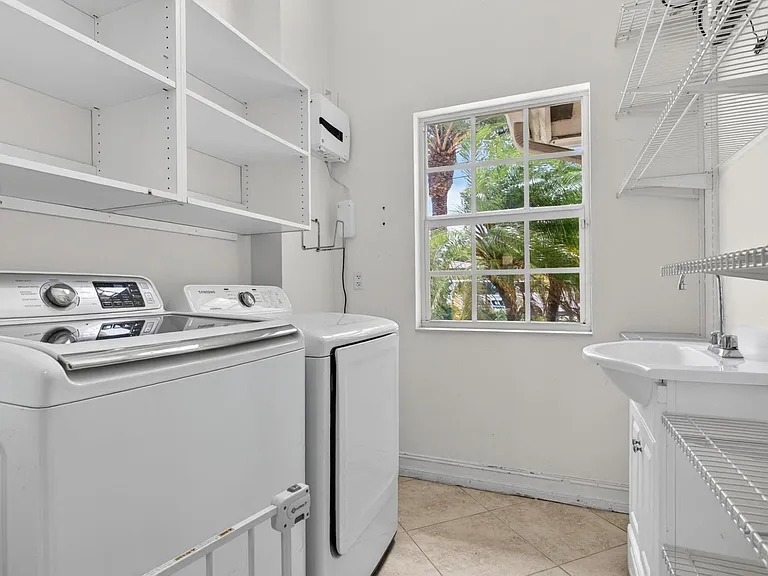 4901 NE 29th Ave — Photo 44