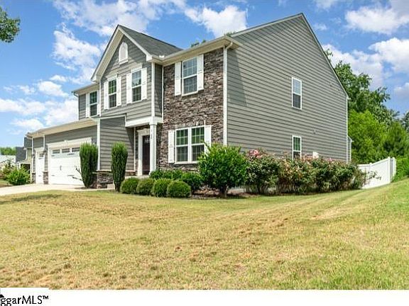 2nd image of 4 Fawn Hill Dr