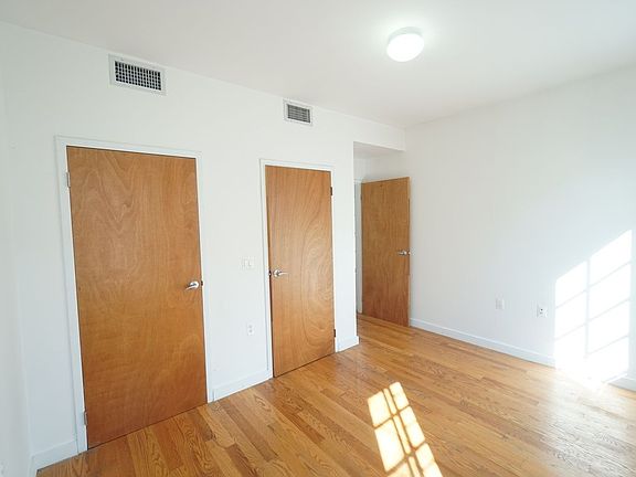 2nd image of 352 22nd St APT 3