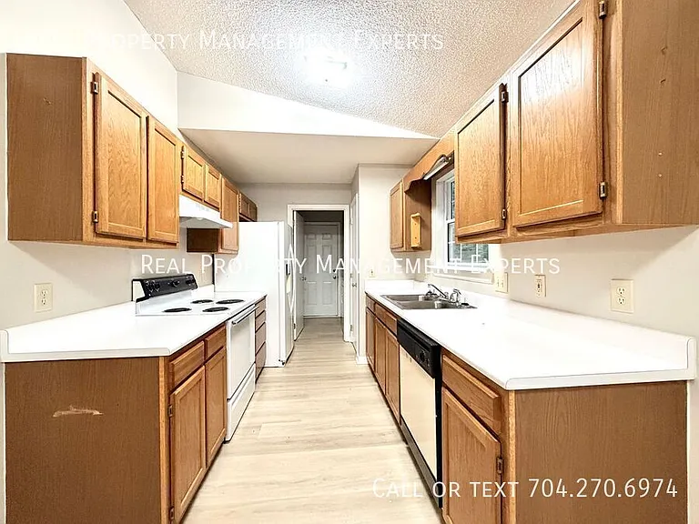 174 Overcreek Rd — Photo 2