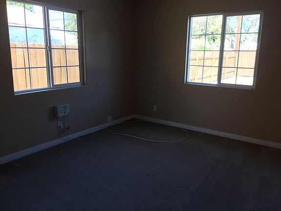 5th image of 1827 E Poinsettia St