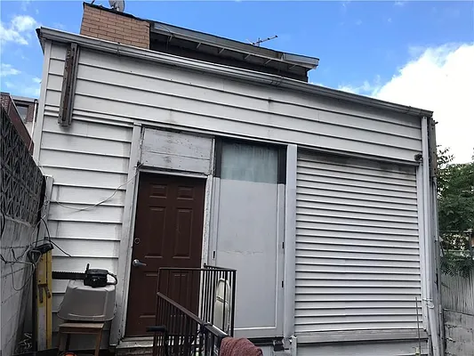 Sold by Remax Edge | media 4