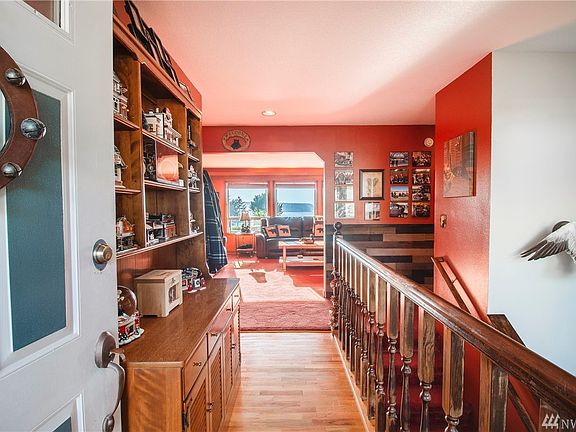 4th image of 341 Colman Dr