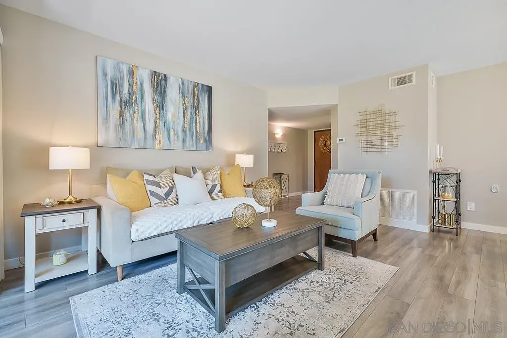 Oaks North Village — Photo 1