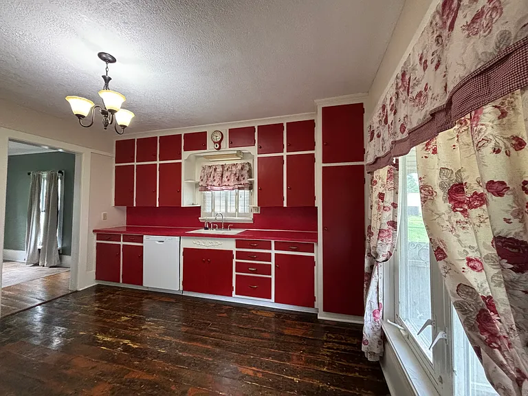 120 N Church St — Photo 5