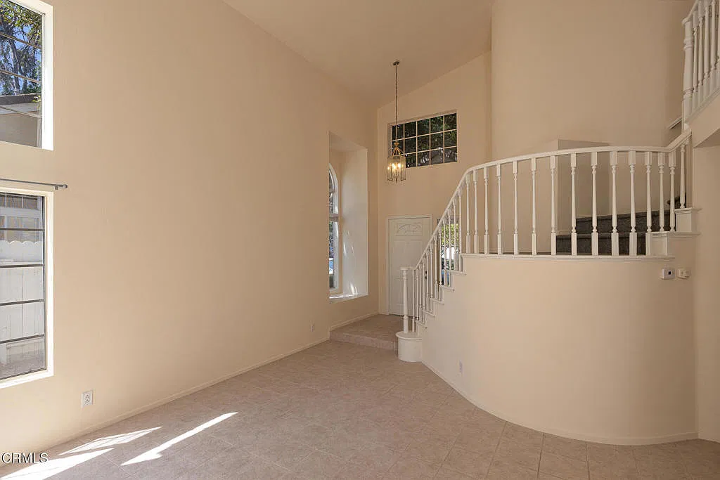 3 bed, 2.5 bath, 1894 sqft, $3,990 — Photo 2