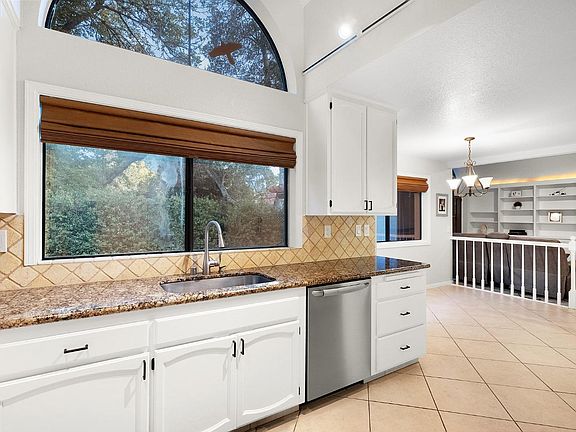 5th image of 3800 Sherbrook Drive