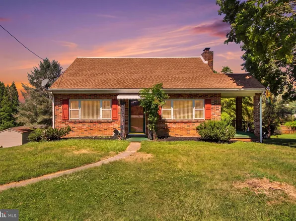 415 Woodland View Dr, York, PA 17406