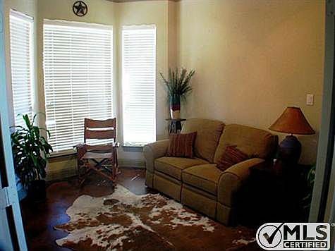 5th image of 3120 Creekside Dr