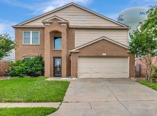 201 Amber Ridge Dr, Arlington, TX 76002