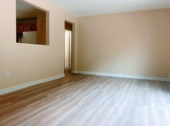 4th image of 380 Great Rd APT A204