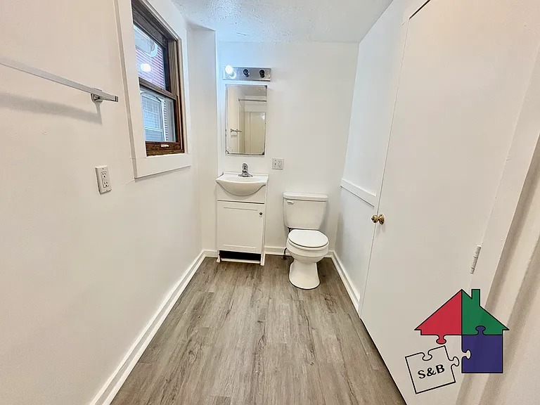 216 Pine St #3C — Photo 12