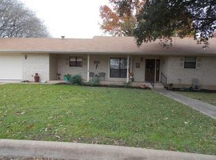 206 W Driftwood Dr, Fredericksburg, TX 78624