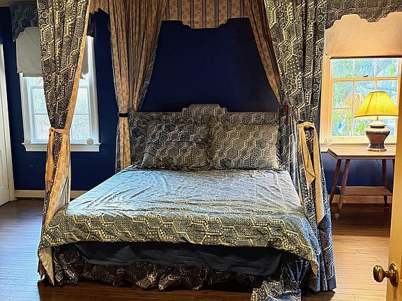 4th image of 2030 Terrace Ave