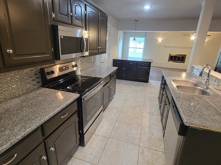 5613 Ammons St — Photo 2