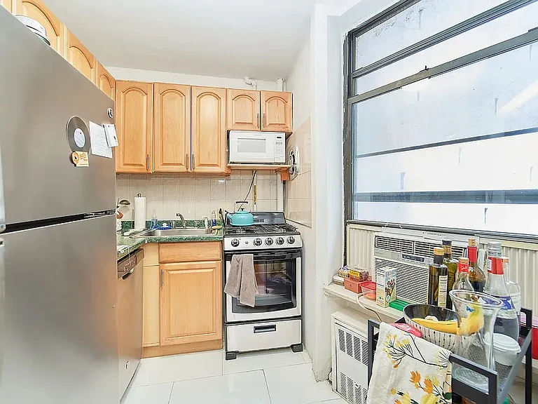 152 E 22nd St #2E — Photo 6