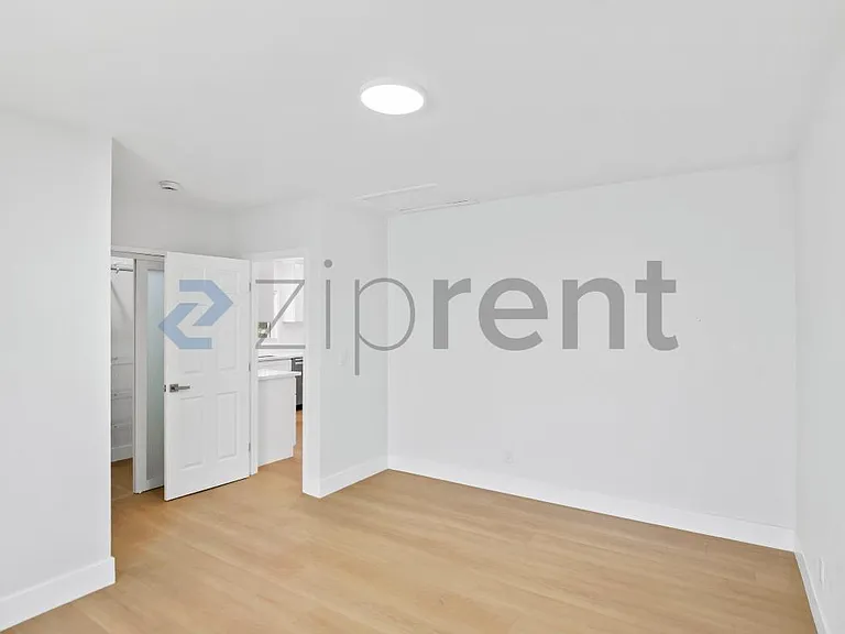 1835 Catherine St — Photo 18