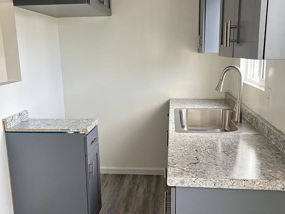 4th image of 7001 1/4 Arlington Ave