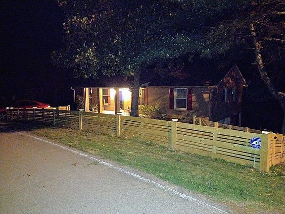 3rd image of 549 Gloria Cir