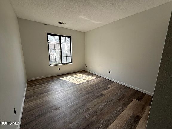 2nd image of 4519 W Bancroft St #39