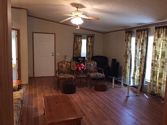 4th image of 901 E Avenue G