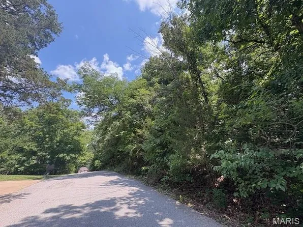 2 Camptown Trce, Hillsboro, MO 63050