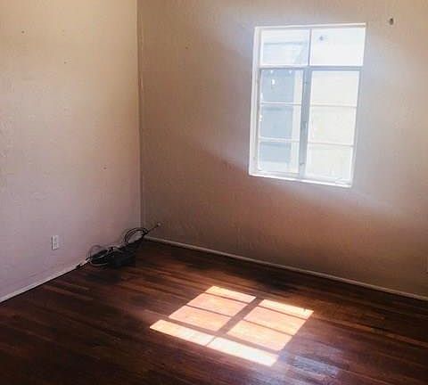 4th image of 2622 Grant Ave