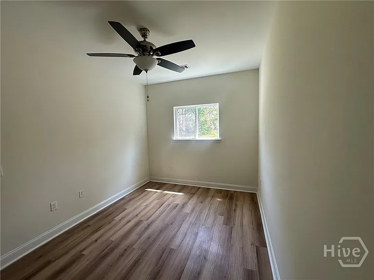373 Carter St #B — Photo 10