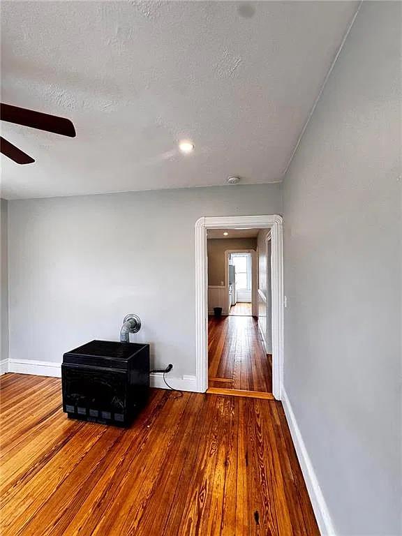 2 bed, 1.0 bath, 900 sqft, $1,450 — Photo 2