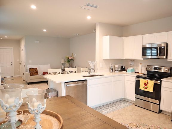 4th image of 517 Cherimoya Street