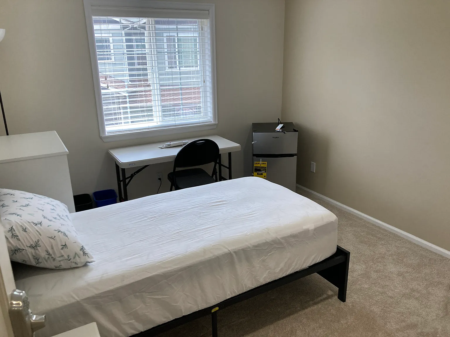 7 bed, 3150 sqft, $850 — Photo 2