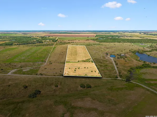 4332 CR 132, Floresville, TX 78114
