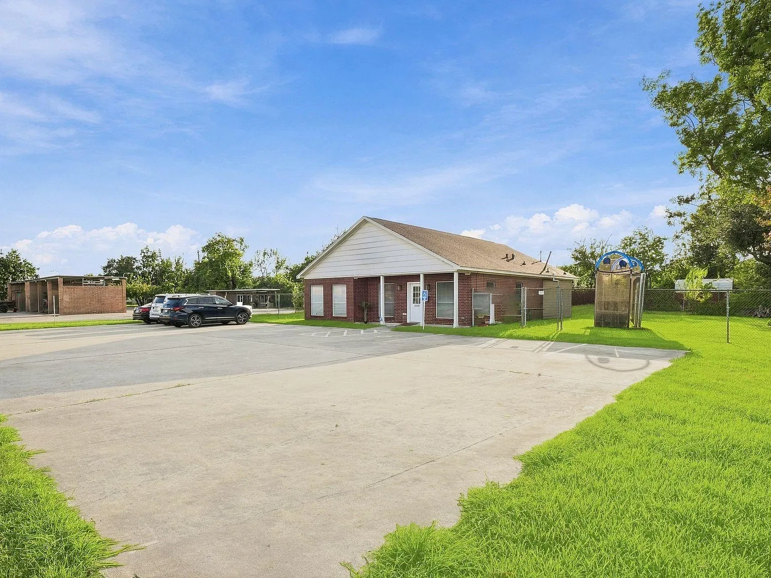 3 bed, 1712 sqft, $3,950 — Photo 2