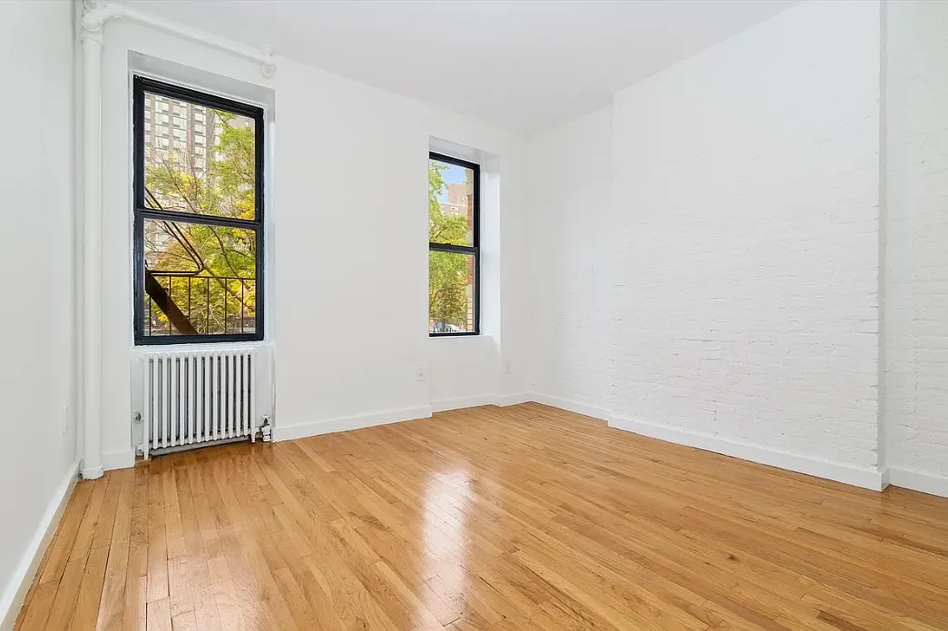 184 Norfolk Street — Photo 1